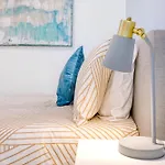Apartment Bright Spacious Getaway Close To The Sea *