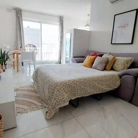 Bright Spacious Getaway Close To The Sea *