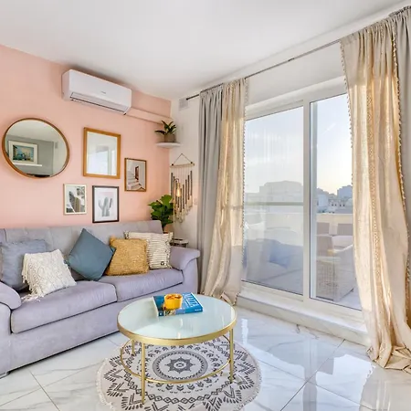 Bright Spacious Getaway Close To The Sea