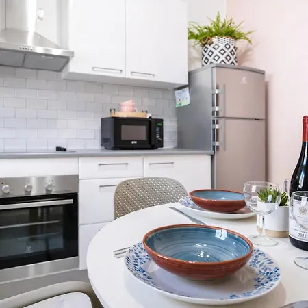Bright Spacious Getaway Close To The Sea *
