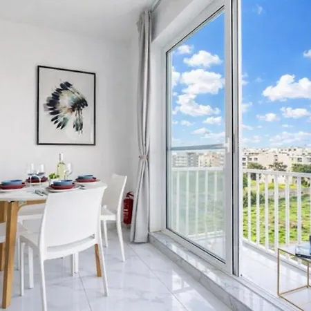 Bright Spacious Getaway Close To The Sea *