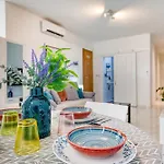 Bright Spacious Getaway Close To The Sea Апартаменты Gzira
