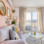 Апартаменты Bright Spacious Getaway Close To The Sea