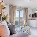 Appartamento Bright Spacious Getaway Close To The Sea *