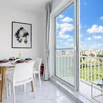 Bright Spacious Getaway Close To The Sea *