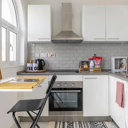 Bright Spacious Getaway Close To The Sea Daire Gzira