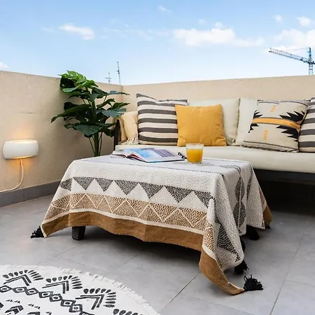 Bright Spacious Getaway Close To The Sea