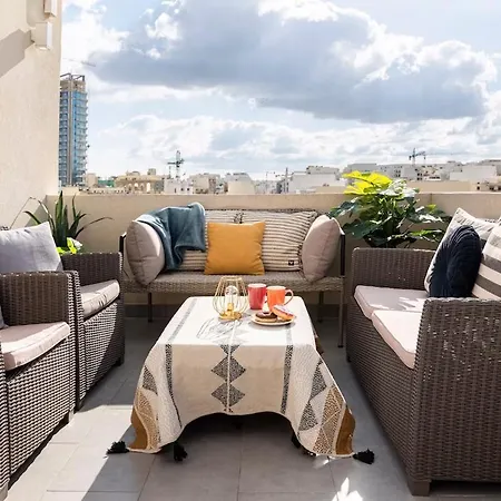 Daire Bright Spacious Getaway Close To The Sea Gzira