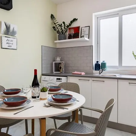 Bright Spacious Getaway Close To The Sea Apartment