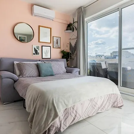 Daire Bright Spacious Getaway Close To The Sea
