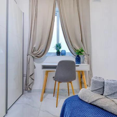 Apartment Bright Spacious Getaway Close To The Sea *