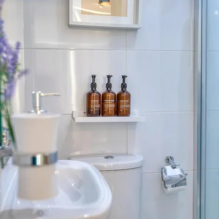 Bright Spacious Getaway Close To The Sea Apartment *