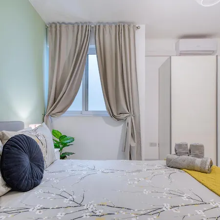 Bright Spacious Getaway Close To The Sea Apartment Gzira