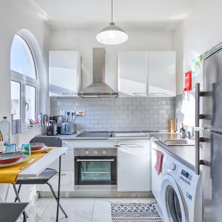 Bright Spacious Getaway Close To The Sea *